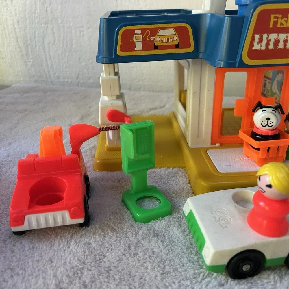Fisher Price Vintage Little People Mini Mart #2580 With Cars People Figures EUC
